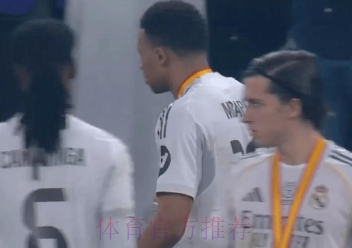 记者:皇马明确表示安帅不放弃遣散费休想6月走人 记者:皇马明确表示安帅不放弃遣散费休想6月走人